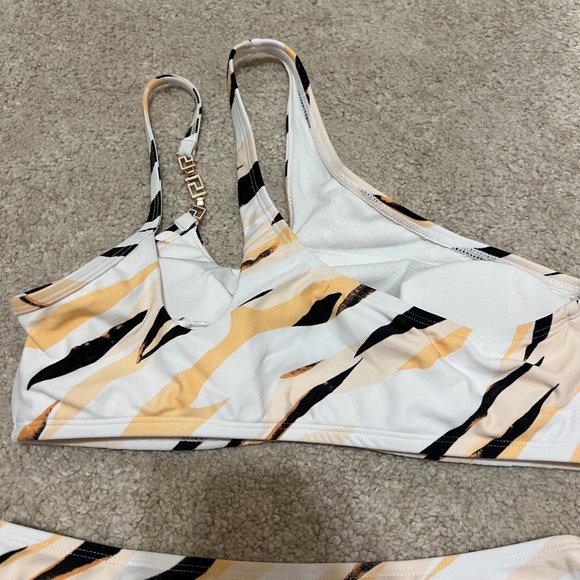 Cupshe x Stassie Two Piece Swimsuit Size Small Marble Print White Black Yellow - Picture 5 of 9